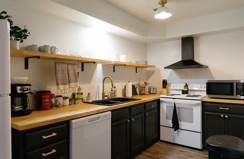Berea Apartment | "Morning View 3” Cozy Modern Stay - College/Hiking