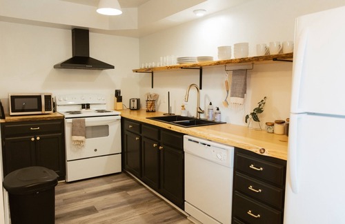Berea Apartment | "Morning View 4” Cozy Modern Stay - College/Hiking