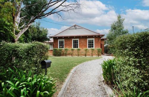 Central Mudgee House | Mortimer Cottage - A Pool Oasis in Heart of Mudgee