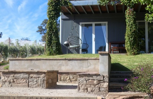 Orange Apartment | Mortimer's Wines Studio - Adults Only Retreat