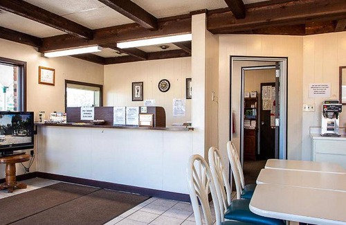 Coshocton House | Motel ∙ 4 guests