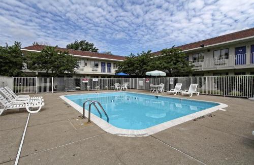Amherst Hotel | Motel 6-Amherst, OH - Cleveland West - Lorain