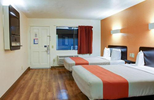 Bishop Hotel | Motel 6-Bishop, CA