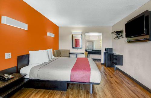 Calhoun Hotel | Motel 6-Calhoun, GA