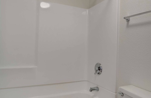 Chicopee Hotel | Motel 6 Chicopee, MA - Springfield