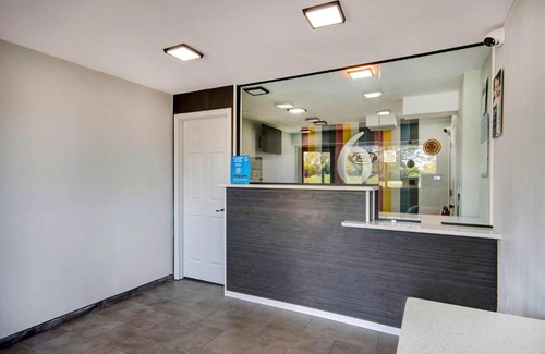 Clintonville Hotel | Motel 6 Columbus OH - OSU North