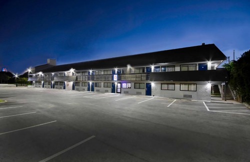 Clintonville Hotel | Motel 6 Columbus OH - OSU North