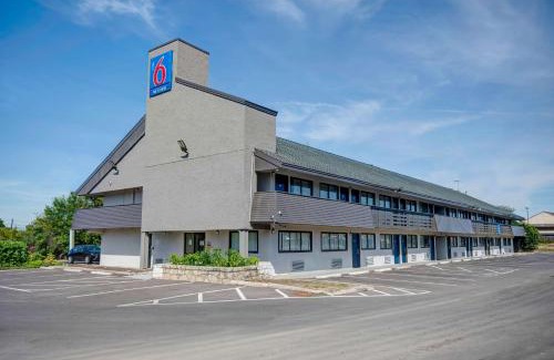 Clintonville Hotel | Motel 6 Columbus OH - OSU North