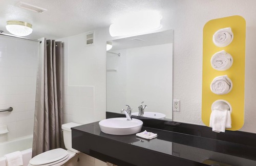 Cutler Bay Hotel | Motel 6 Cutler Bay, FL