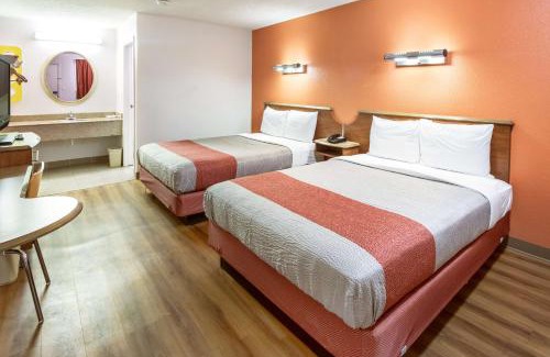 Dayton Hotel | Motel 6-Dayton, OH - Englewood