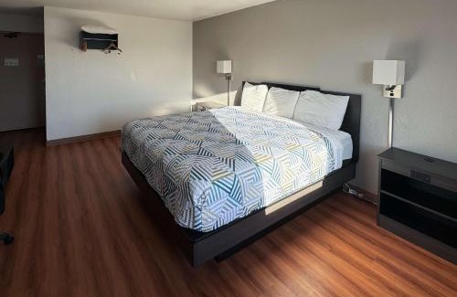 Fond du Lac Hotel | Motel 6-Fond Du Lac, WI