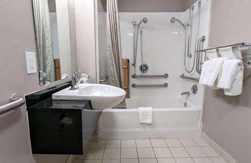 Framingham Hotel | Motel 6 Framingham, MA - Boston West