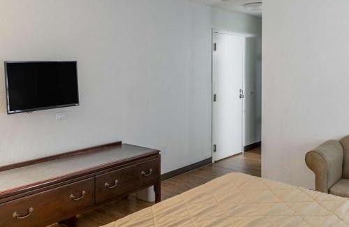 Franklin Hotel | Motel 6 - Franklin, OH