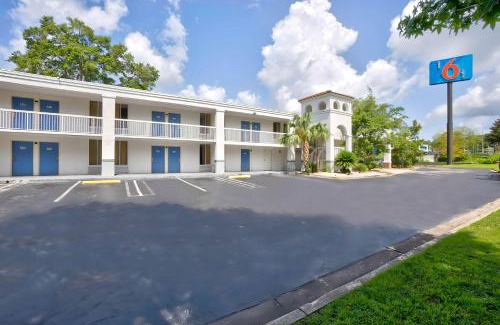 Gainesville Hotel | Motel 6-Gainesville, FL