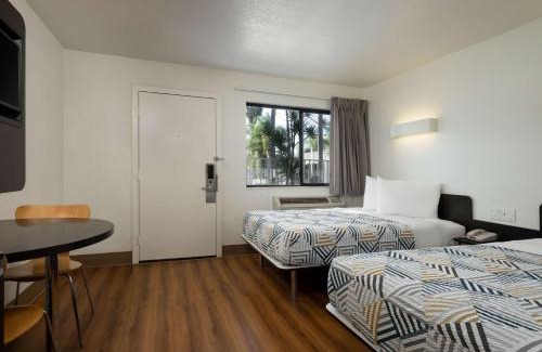 Goleta Hotel | Motel 6-Goleta, CA - Santa Barbara