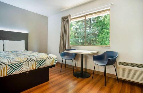 City Central Hotel | Motel 6-Gresham, OR - Portland