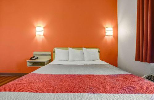 Lemoore Hotel | Motel 6-Lemoore, CA