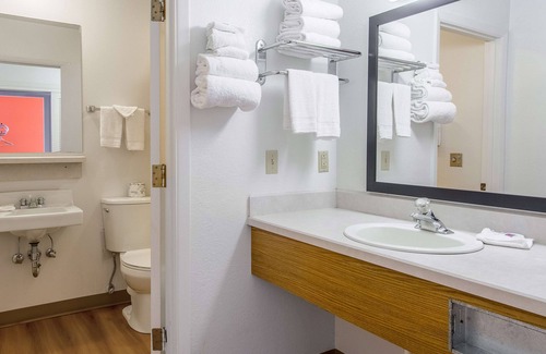 Madras Hotel | Motel 6 Madras, OR