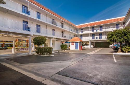 Monterey Park Hotel | Motel 6 Monterey Park