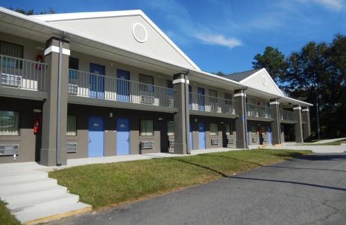 Moultrie Hotel | Motel 6-Moultrie, GA