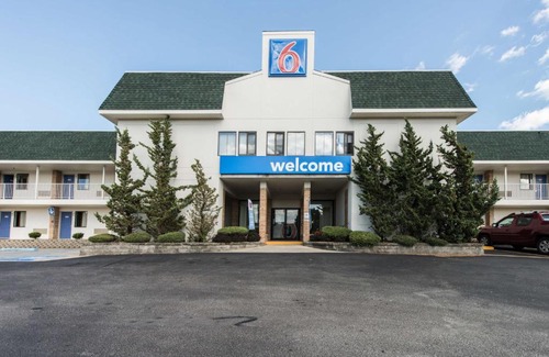 Niantic Hotel | Motel 6-Niantic, CT - New London