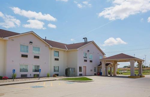 Chalco Hotel | Motel 6 Omaha - IAT West