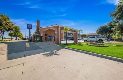Plano Hotel | Motel 6-Plano, TX - Plano Northeast