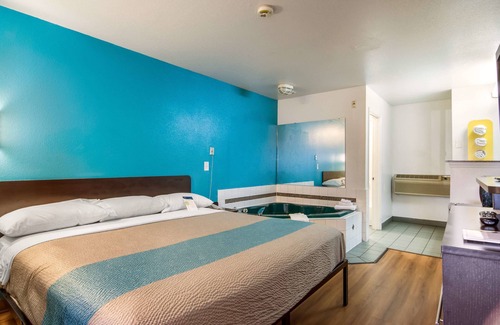 Montavilla Hotel | Motel 6 Portland, OR Mall 205