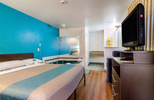 Montavilla Hotel | Motel 6 Portland, OR Mall 205