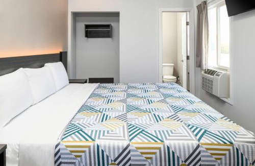 Central San Pedro Hotel | Motel 6 San Pedro, CA Port of Los Angeles