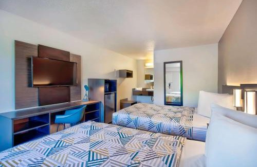 Warren Hotel | Motel 6-Warren, MI - Detroit East