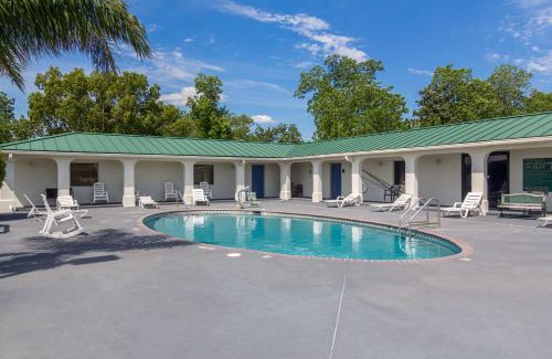 Waycross Hotel | Motel 6 Waycross