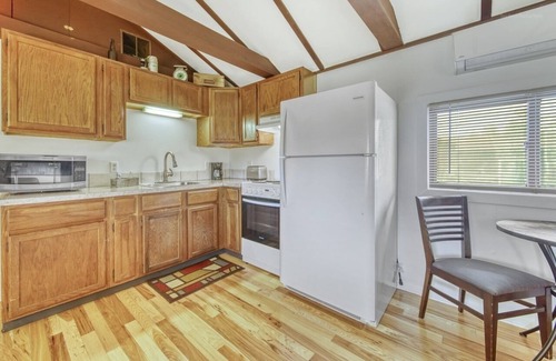 Fennville Apartment | Motel Apartment F