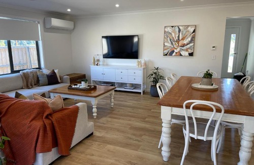 Grovedale House | Motion Place - Mt Duneed - Geelong, Surf Coast & Great Ocean Road