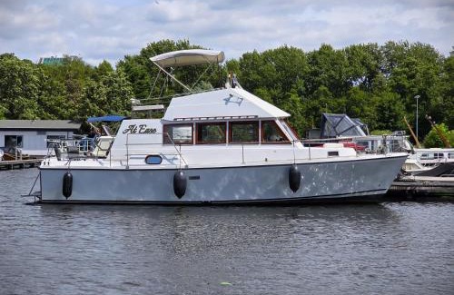 Amsterdam South Boat Rental | Motorjacht At Ease