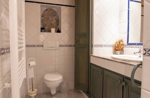 Arles City Centre Apartment | Mouette - very large studio at the foot of the Arena