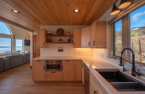 Homer House | Mountain + Bay Views, Fire Pit! A True Retreat!