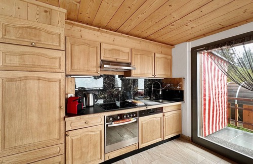 Monteiller Apartment | Mountain Bliss, view and Sauna - Swiss Alps