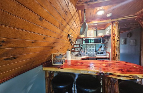 Newport Ski Chalet | Mountain Breeze Chalet is custom built in the heart of the Smoky Mountains.