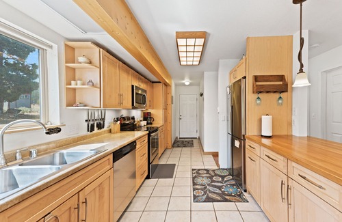 Weed House | Mountain Breeze - Pet Friendly Read Our Reviews