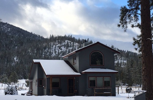 Weed House | Mountain Breeze - Pet Friendly Read Our Reviews