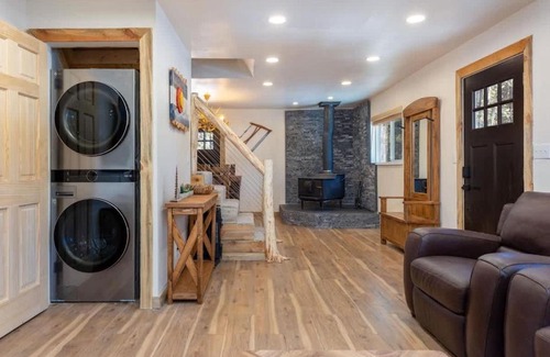 Valley of the Sun House | Mountain Cabin wHot Tub & Washer Dryer