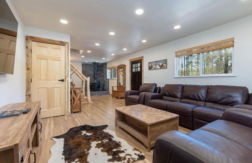 Valley of the Sun House | Mountain Cabin wHot Tub & Washer Dryer