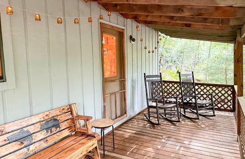 Morganton Cabin | Mountain Cabin with creek and hiking trail! Minutes from Blue Ridge