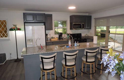 Spruce Pine House | MOUNTAIN GOLF! Charming 3-bedroom house in Spruce Pine with WiFi and AC .