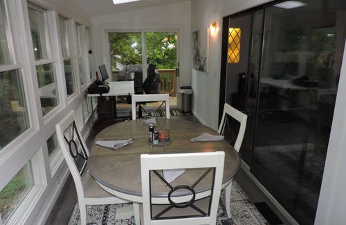 Spruce Pine House | MOUNTAIN GOLF! Charming 3-bedroom house in Spruce Pine with WiFi and AC .