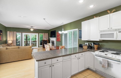 Mount Ida Condo | Mountain Harbor Resort Condo 2Bed 2Bath. Large Screen Deck. Pool 2-minute walk