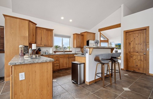 Innsbruck Val Moritz House | Mountain Home: Hot Tub, Views, Chef's Kitchen, Pet-Friendly. Unforgettable Stay!