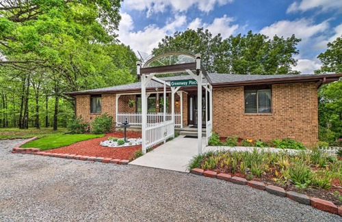Mountain Home House | Mountain Home Retreat about 5 Mi to Norfork Lake!