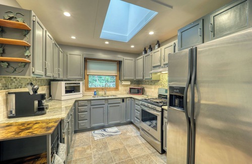Newland House | Mountain house sleeps 4 w/deck & firepit, 5mi to Grandfather Mtn, pet friendly!